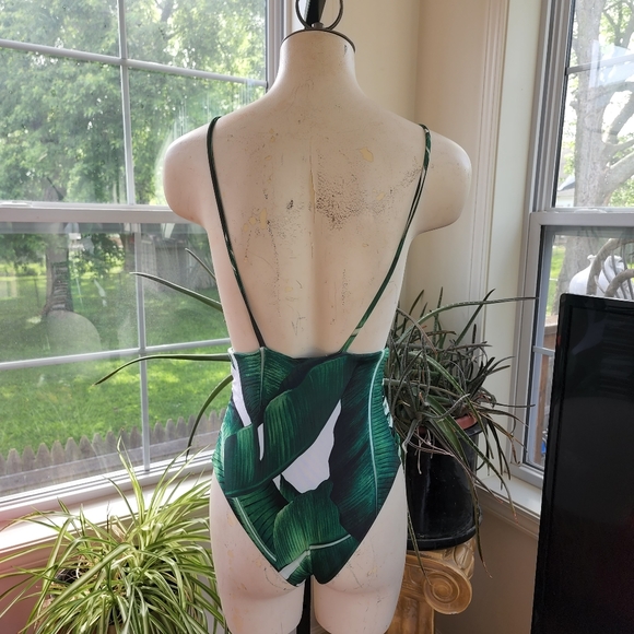 Leaf Print V neck Push Up One Piece w/Cut Out Sides Sz XS - Picture 6 of 6